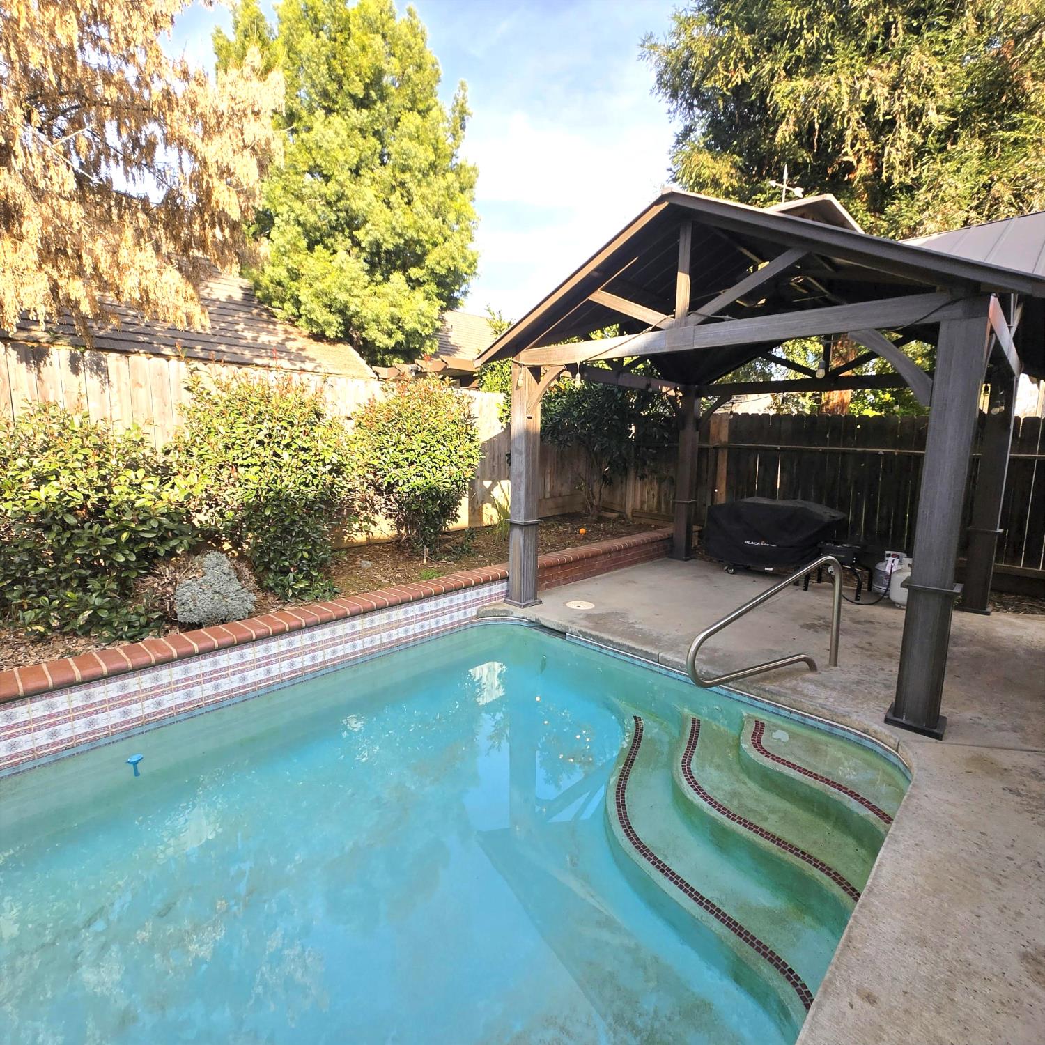 2230 E Ryan Ave, Fresno, CA 93720