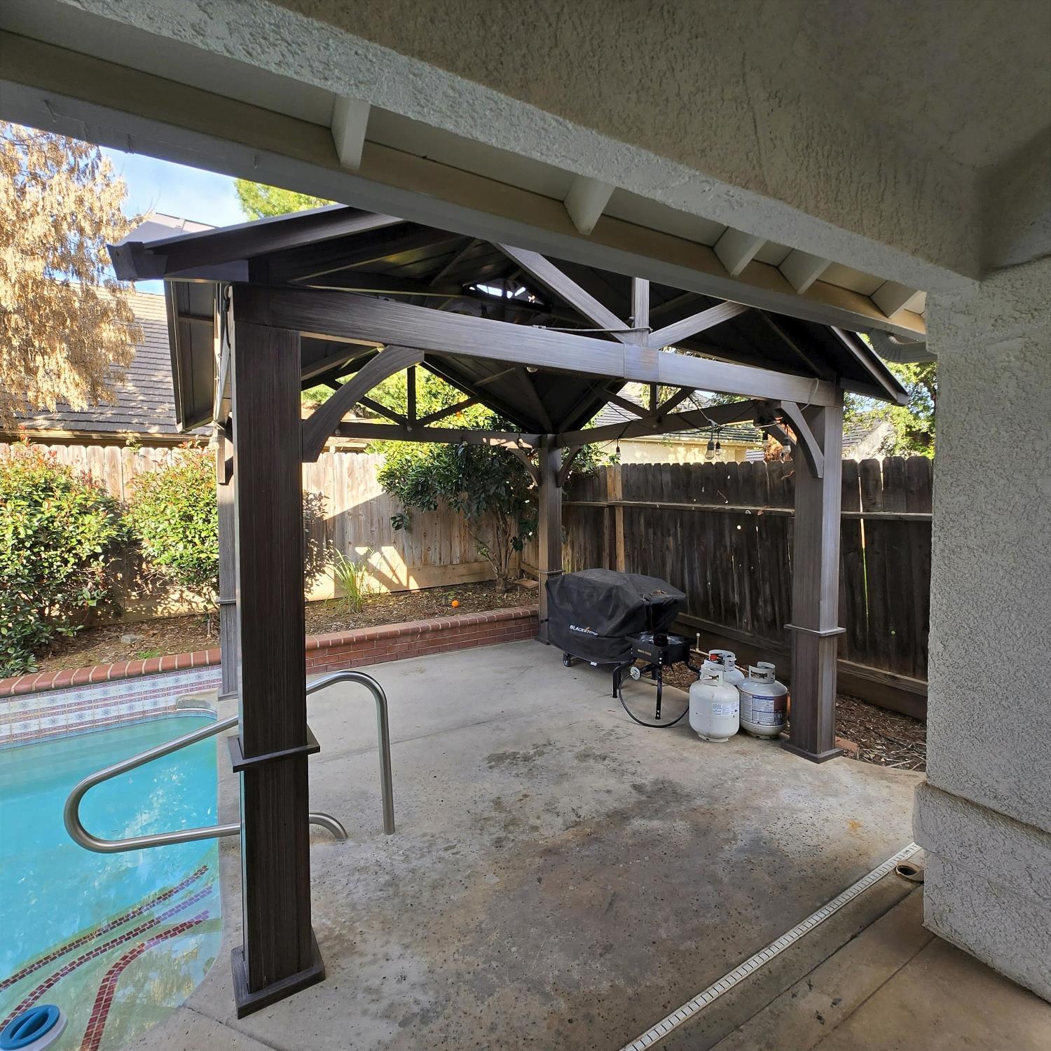2230 E Ryan Ave, Fresno, CA 93720