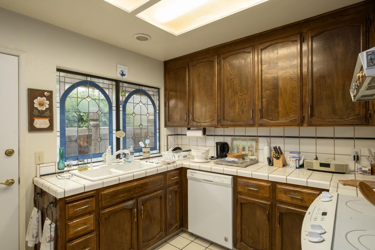 1049 W Sierra Ave, Fresno, CA 93711