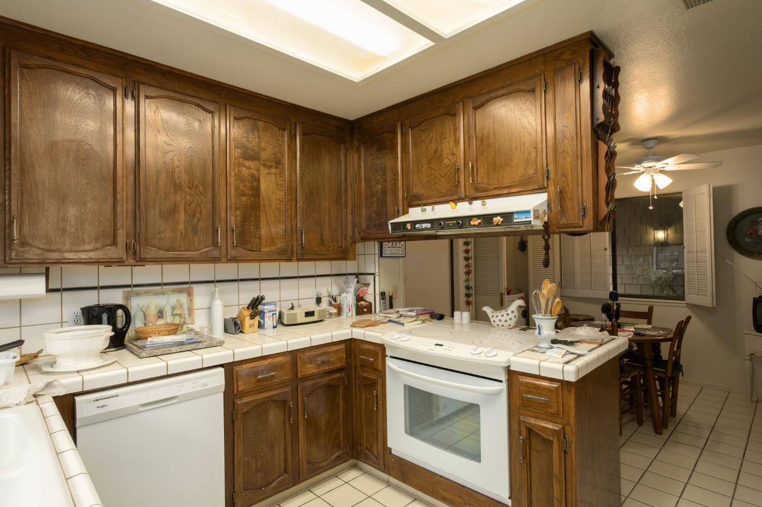 1049 W Sierra Ave, Fresno, CA 93711