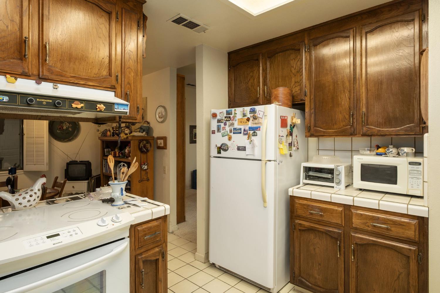 1049 W Sierra Ave, Fresno, CA 93711