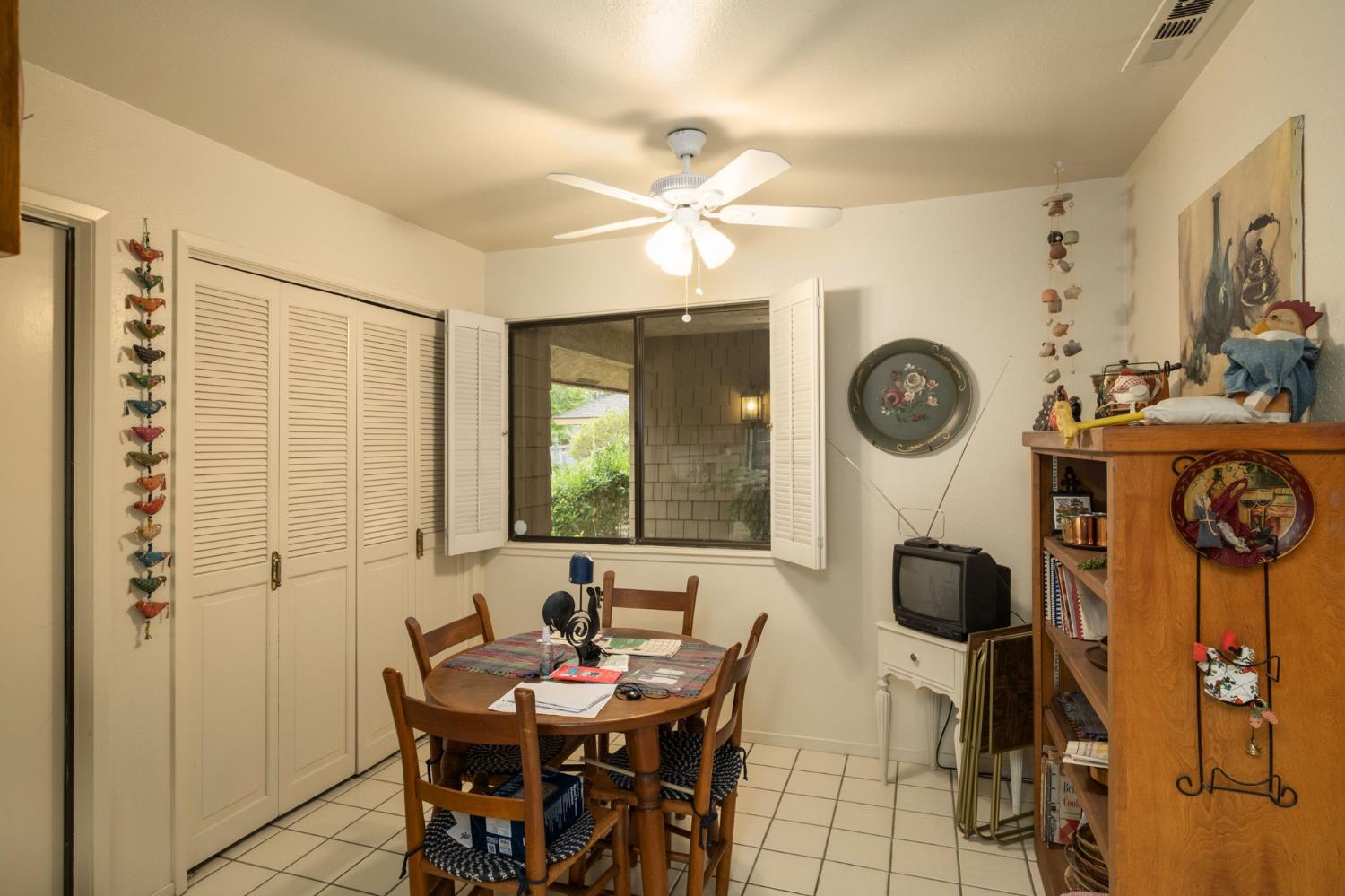 1049 W Sierra Ave, Fresno, CA 93711