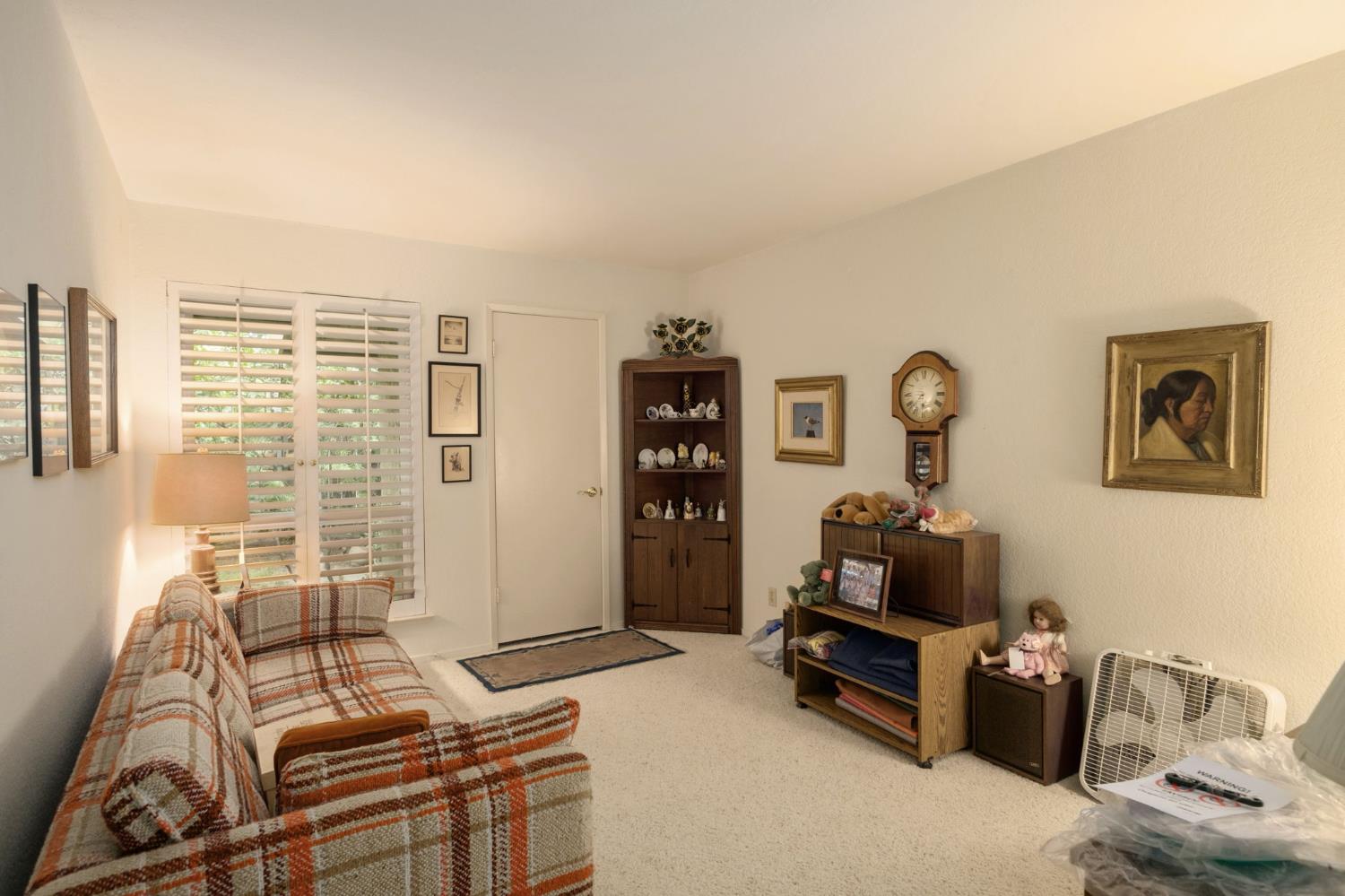 1049 W Sierra Ave, Fresno, CA 93711