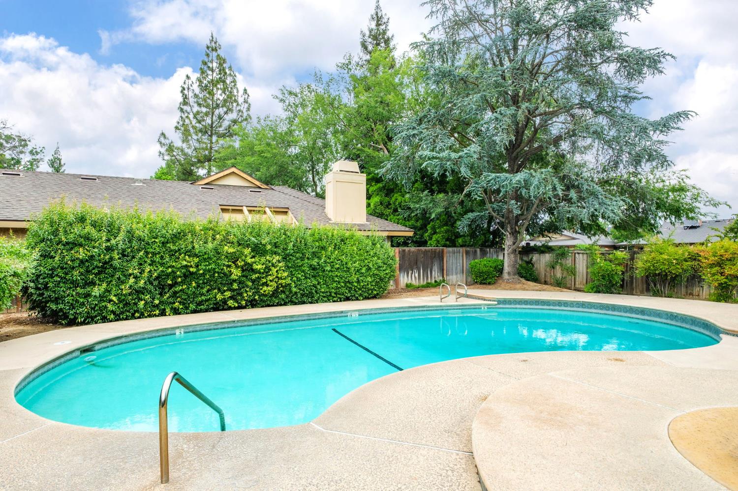 1049 W Sierra Ave, Fresno, CA 93711