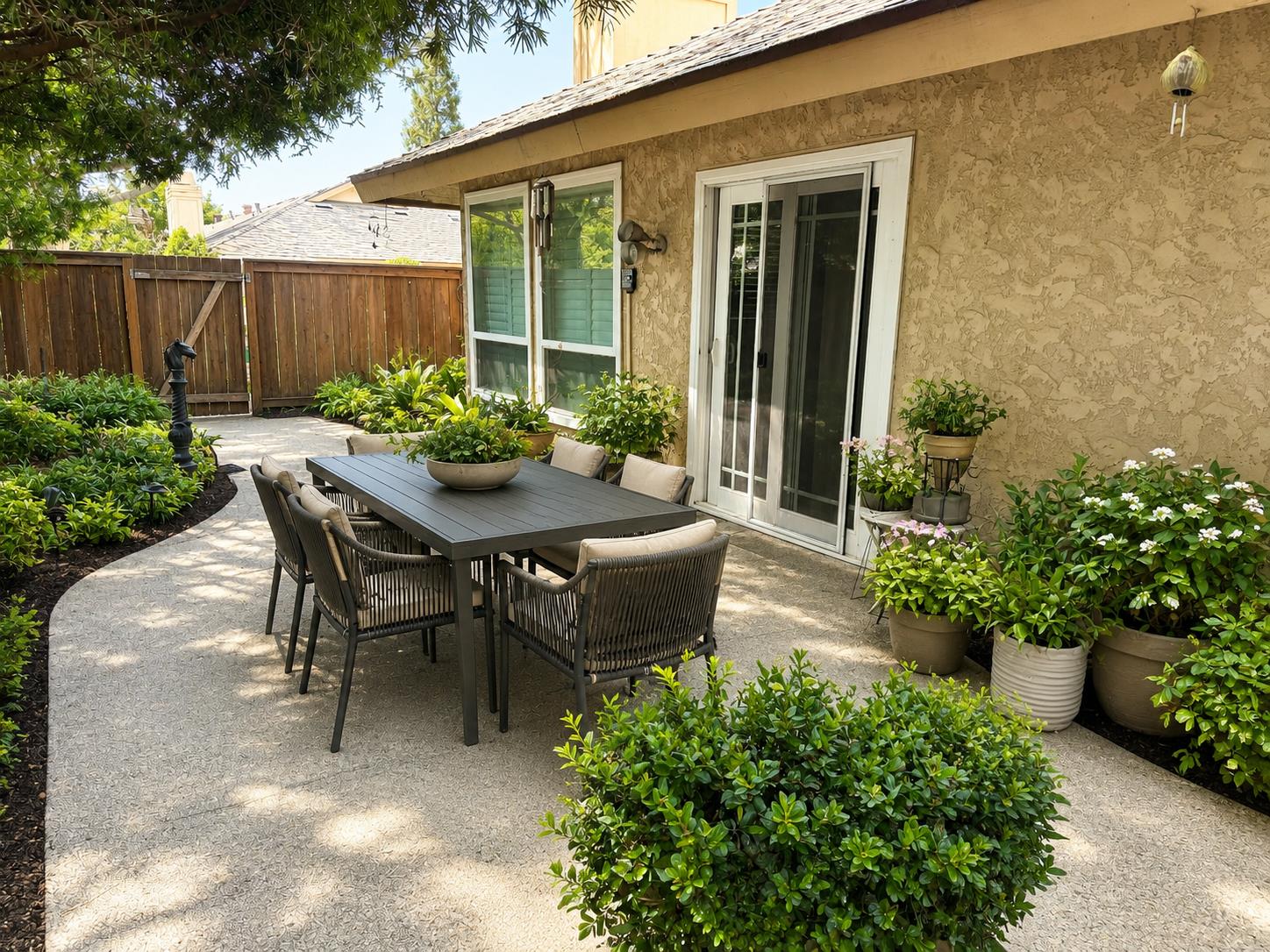 1049 W Sierra Ave, Fresno, CA 93711