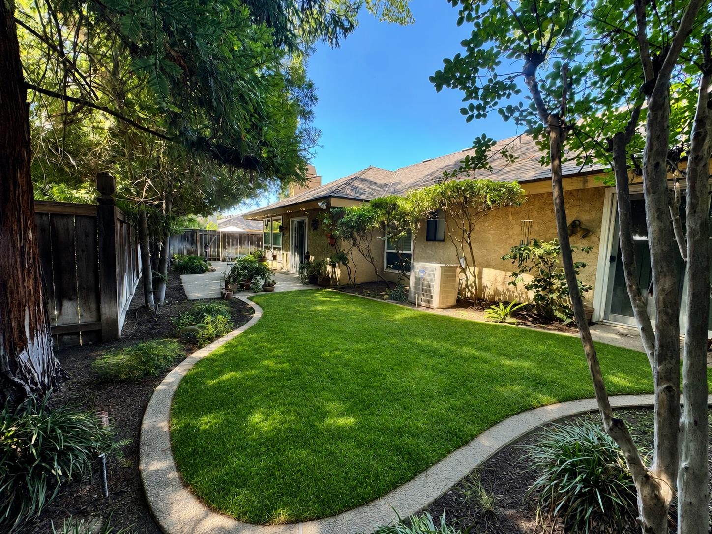 1049 W Sierra Ave, Fresno, CA 93711