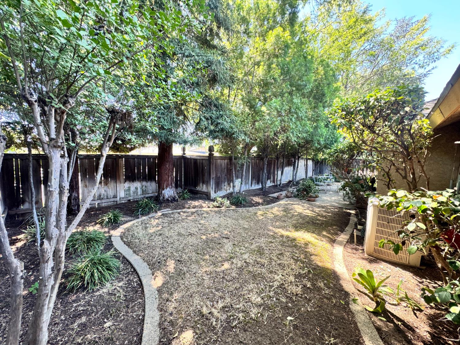 1049 W Sierra Ave, Fresno, CA 93711