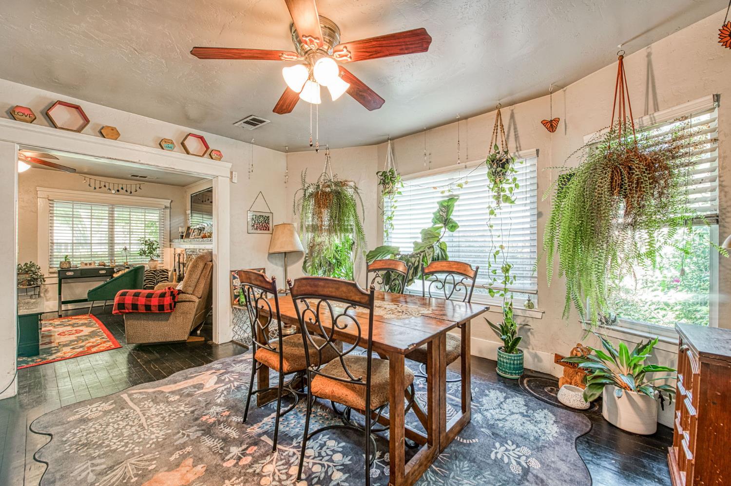 325 E Simpson Ave, Fresno, CA 93704