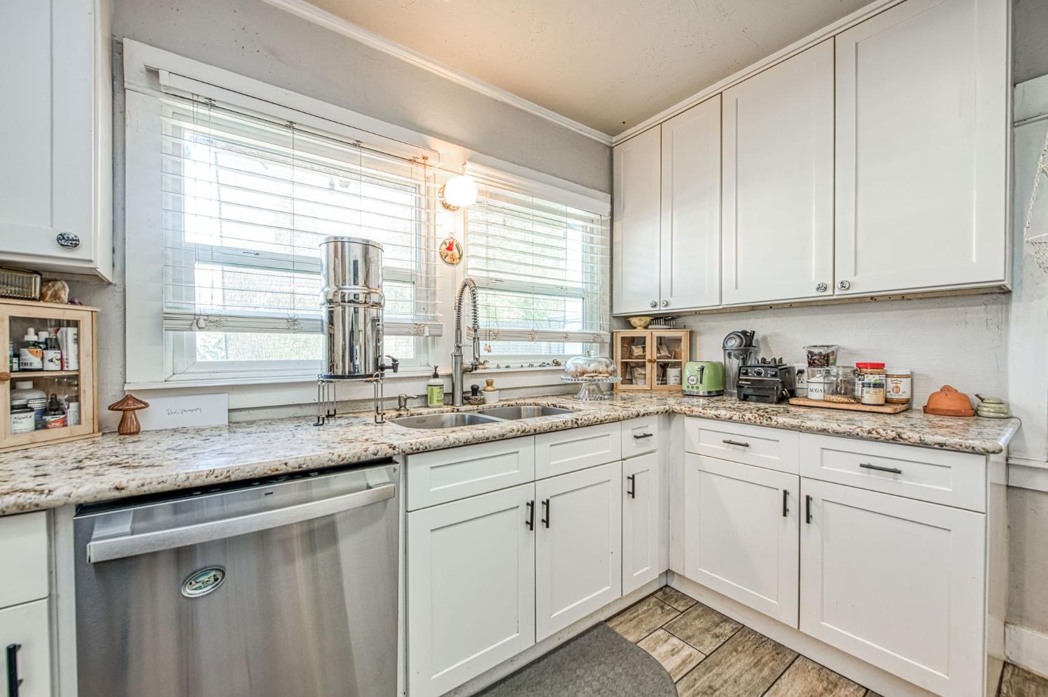 325 E Simpson Ave, Fresno, CA 93704