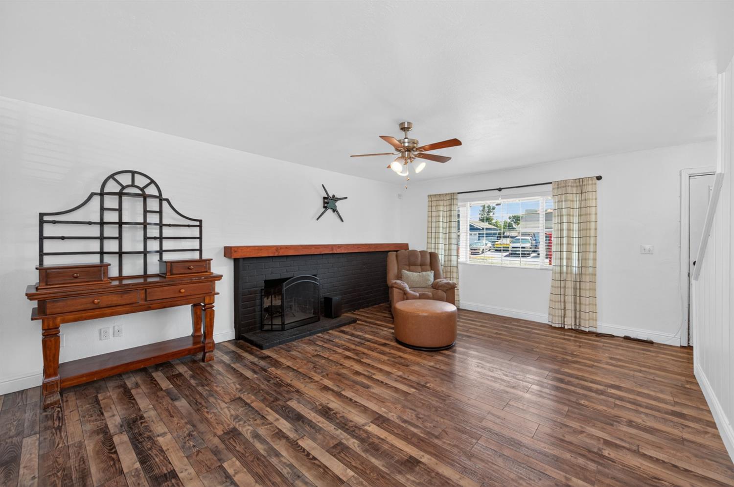 4913 N Diana St, Clovis, CA 93726