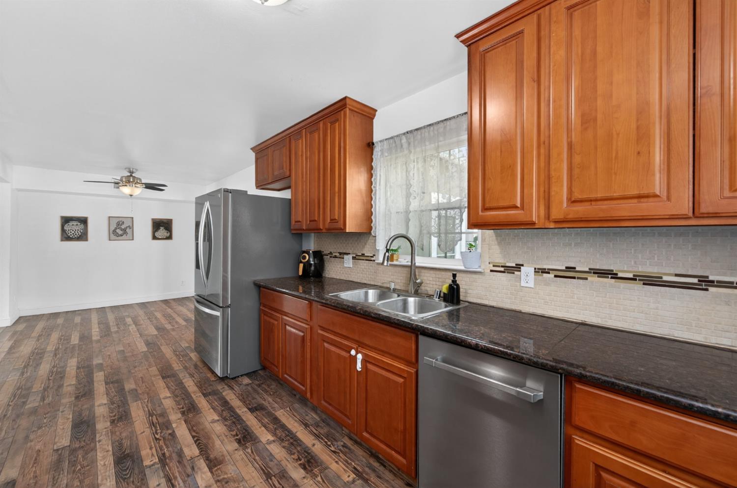 4913 N Diana St, Clovis, CA 93726