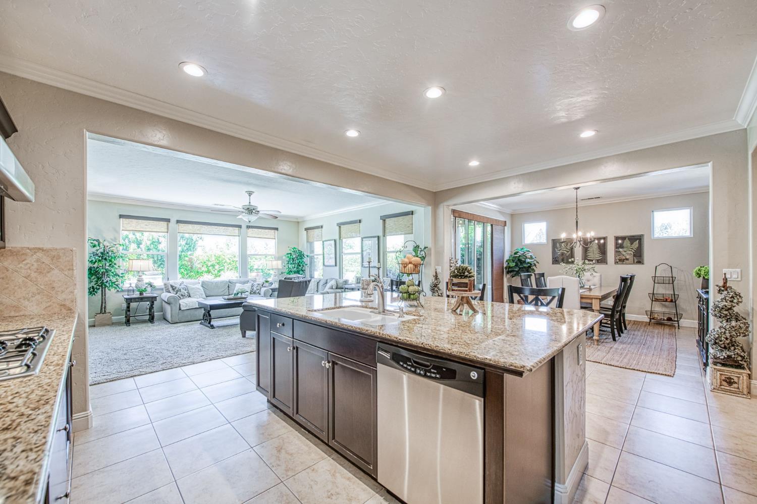 4199 Trenton Ave, Clovis, CA 93619