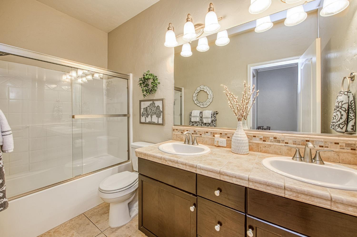 4199 Trenton Ave, Clovis, CA 93619