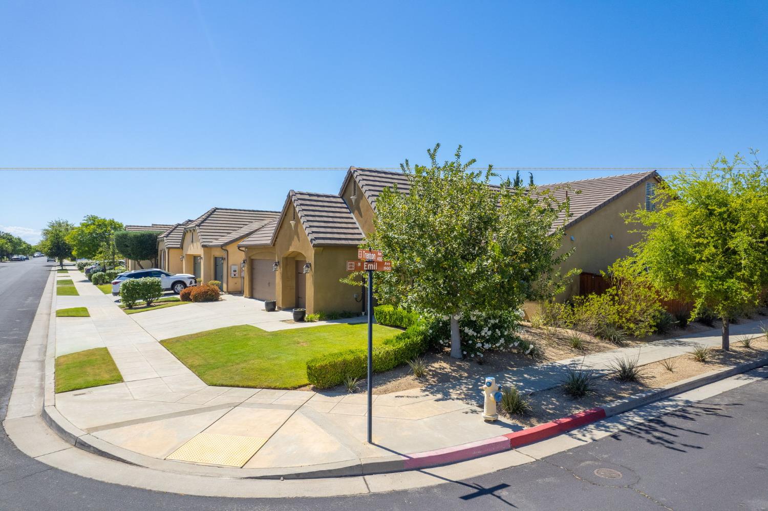 4199 Trenton Ave, Clovis, CA 93619