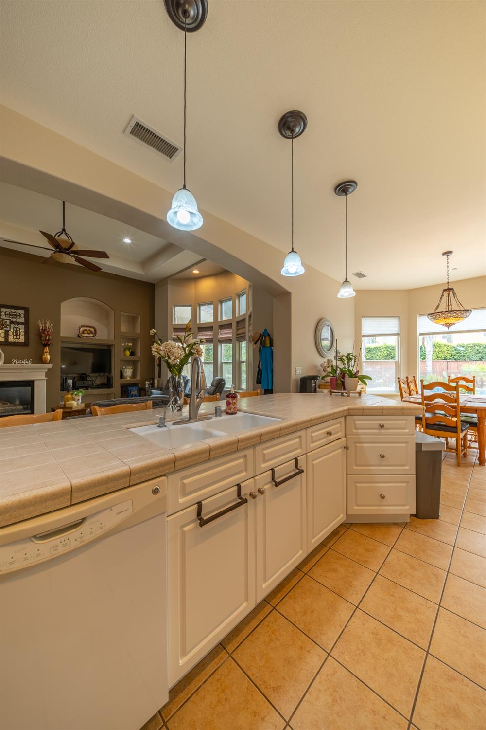 2162 Everglade Ave, Clovis, CA 93619