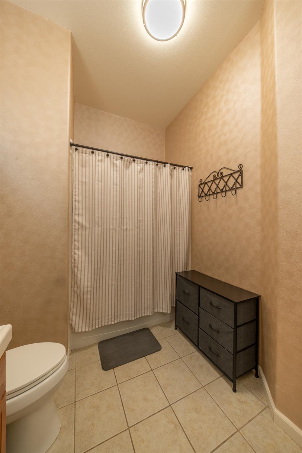 2162 Everglade Ave, Clovis, CA 93619