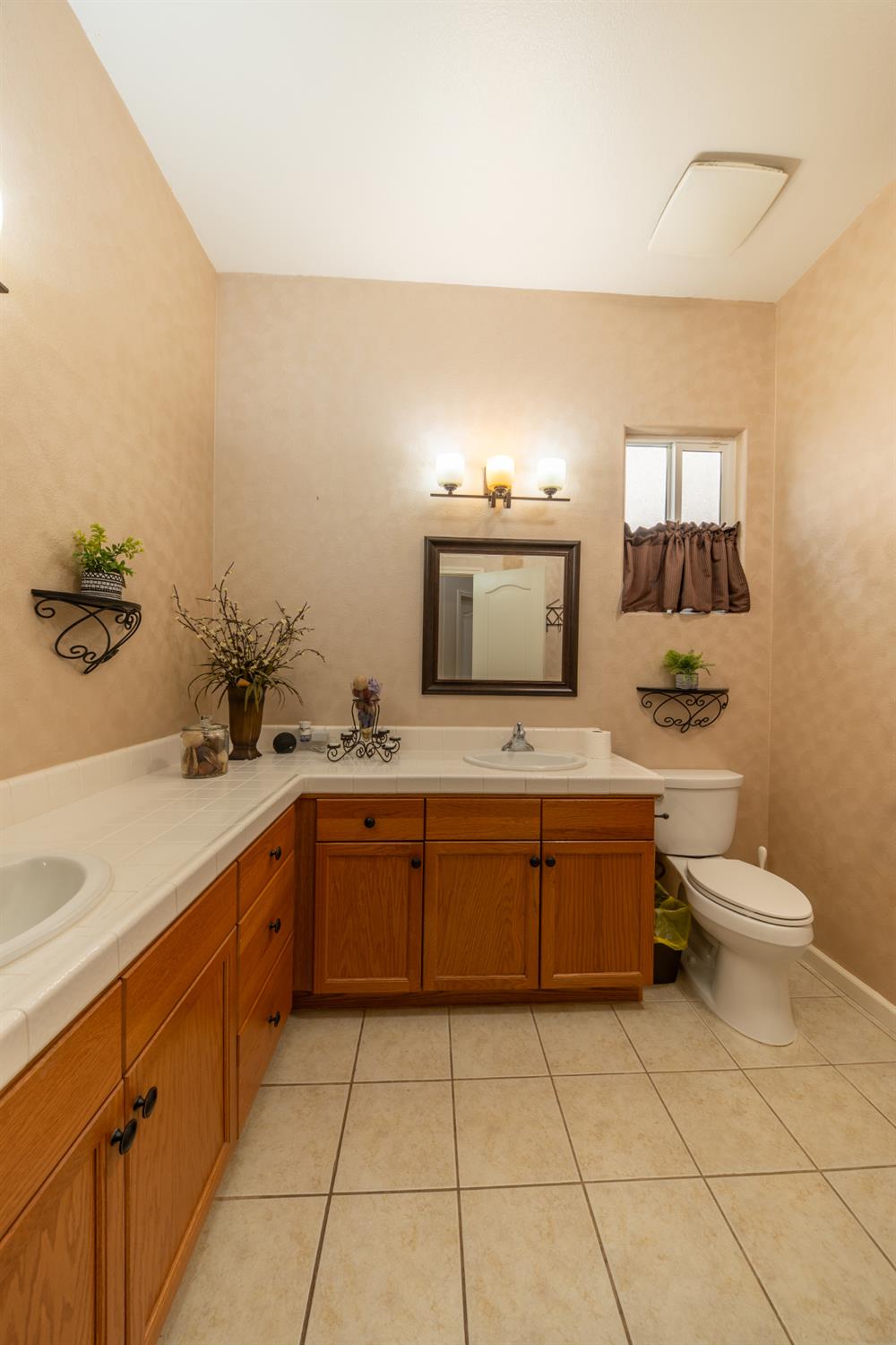 2162 Everglade Ave, Clovis, CA 93619