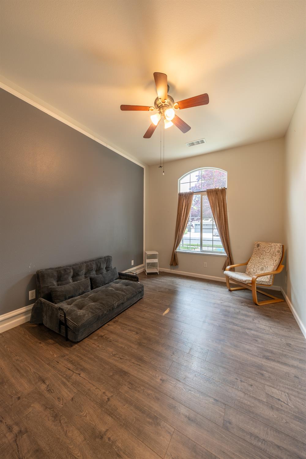 2162 Everglade Ave, Clovis, CA 93619