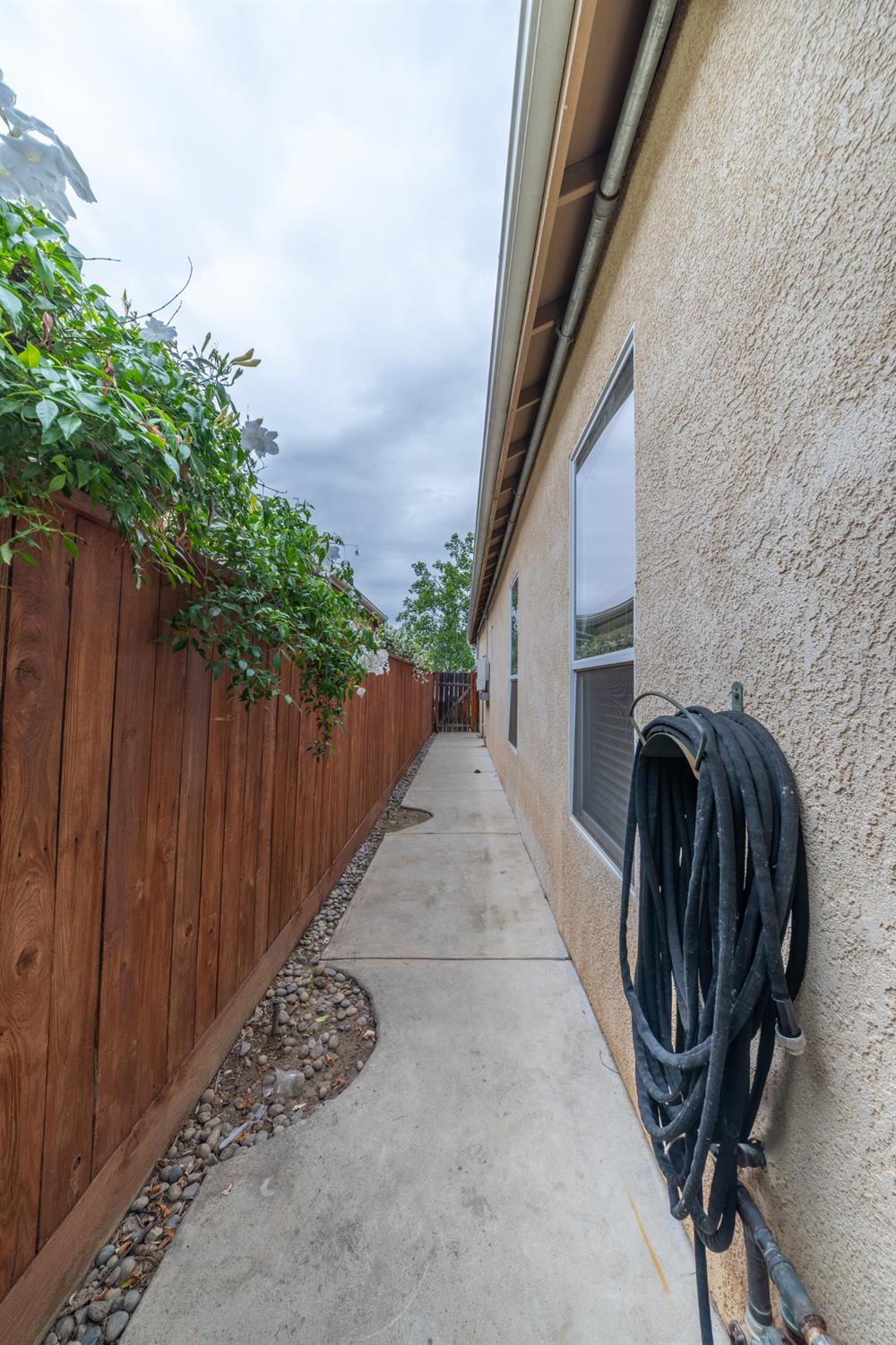 2162 Everglade Ave, Clovis, CA 93619