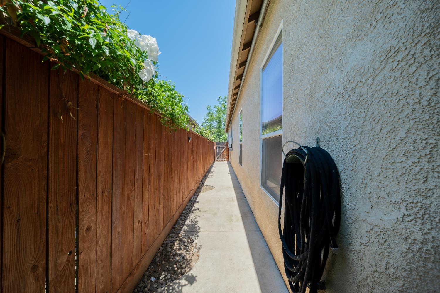 2162 Everglade Ave, Clovis, CA 93619