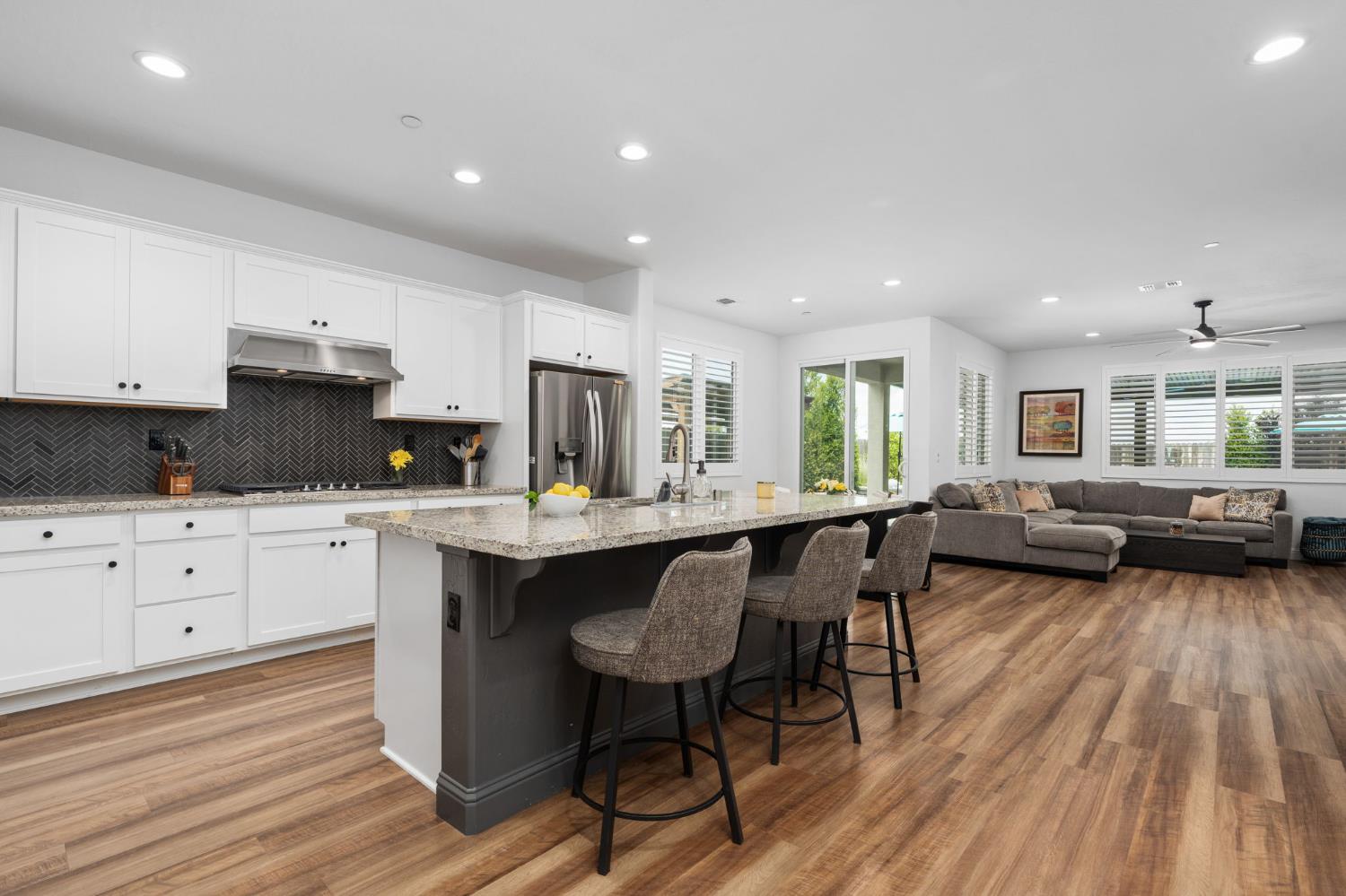 727 Howard St, Kingsburg, CA 93631