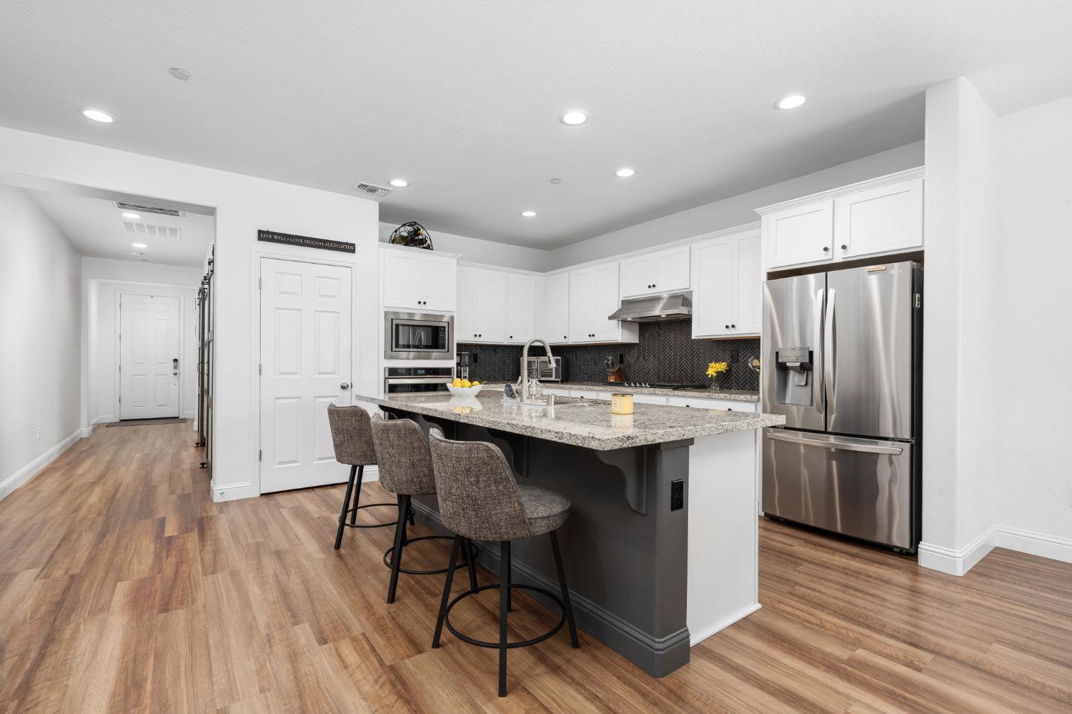 727 Howard St, Kingsburg, CA 93631