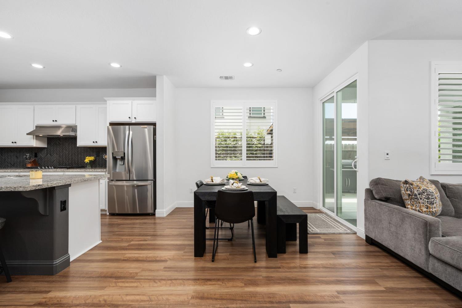 727 Howard St, Kingsburg, CA 93631