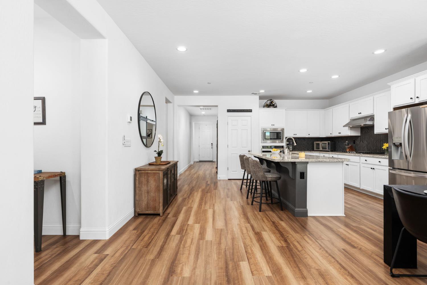 727 Howard St, Kingsburg, CA 93631