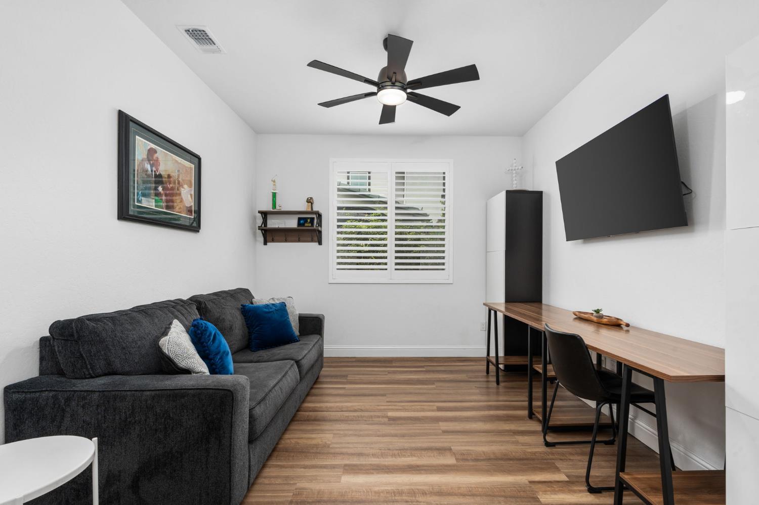 727 Howard St, Kingsburg, CA 93631