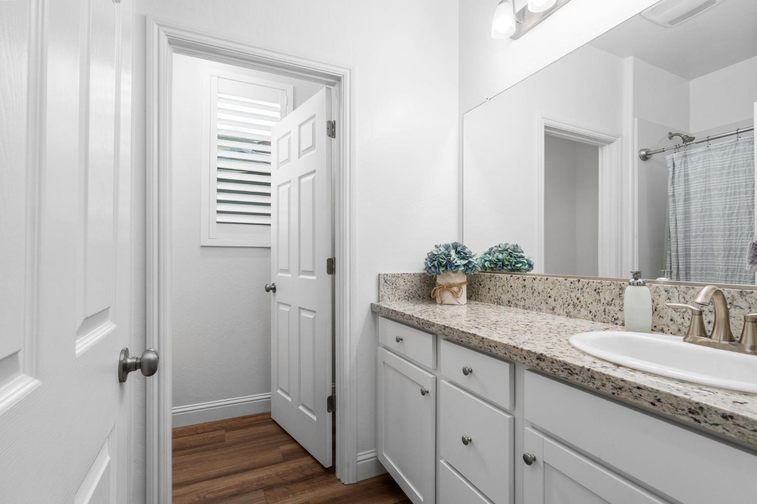727 Howard St, Kingsburg, CA 93631