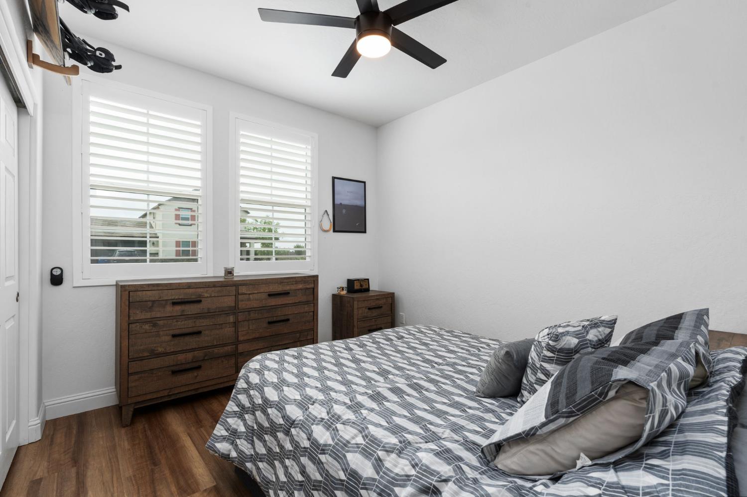 727 Howard St, Kingsburg, CA 93631