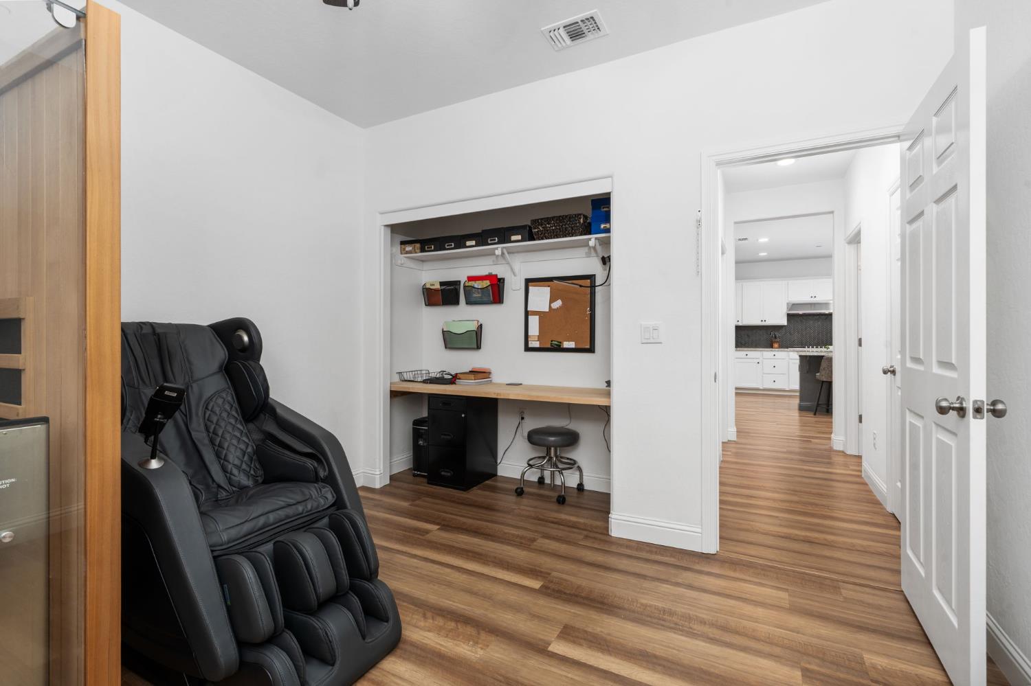 727 Howard St, Kingsburg, CA 93631