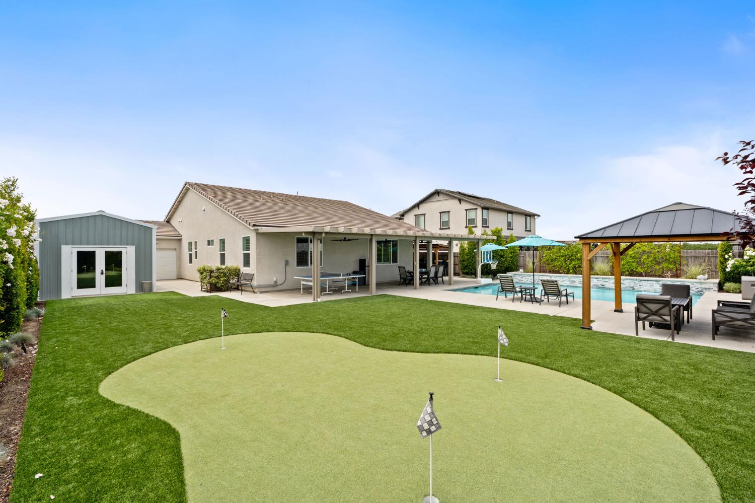 727 Howard St, Kingsburg, CA 93631