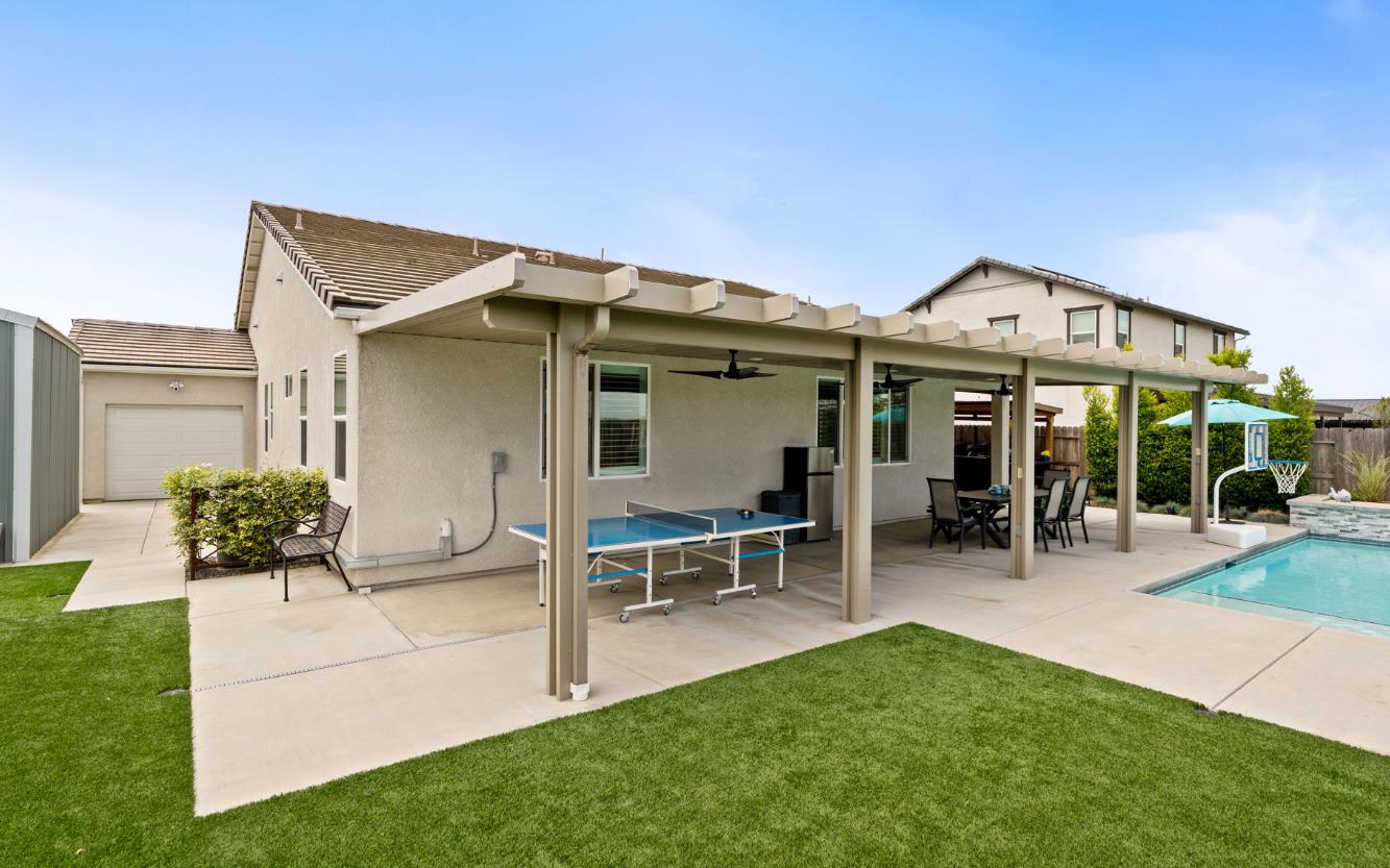 727 Howard St, Kingsburg, CA 93631