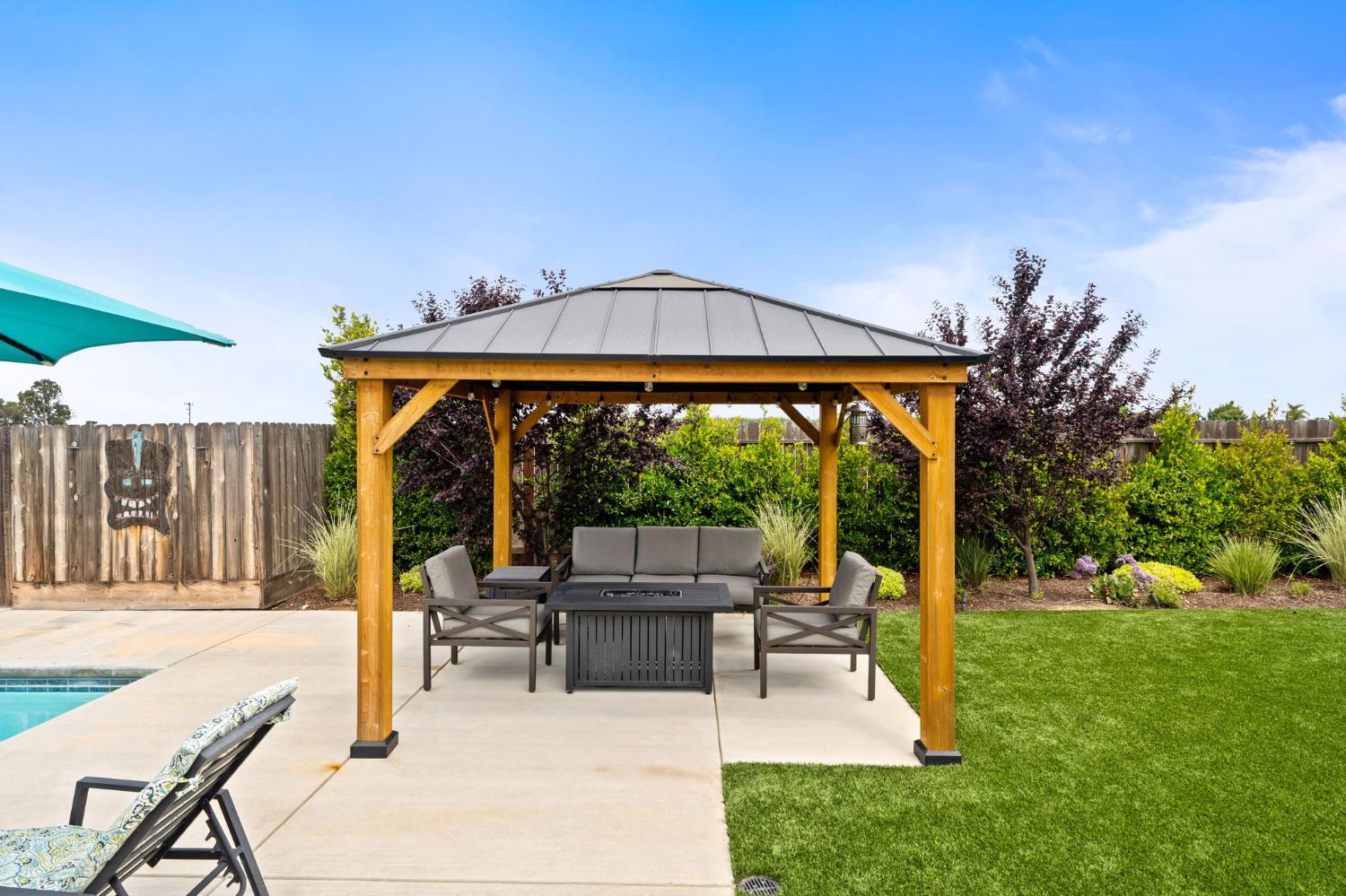727 Howard St, Kingsburg, CA 93631