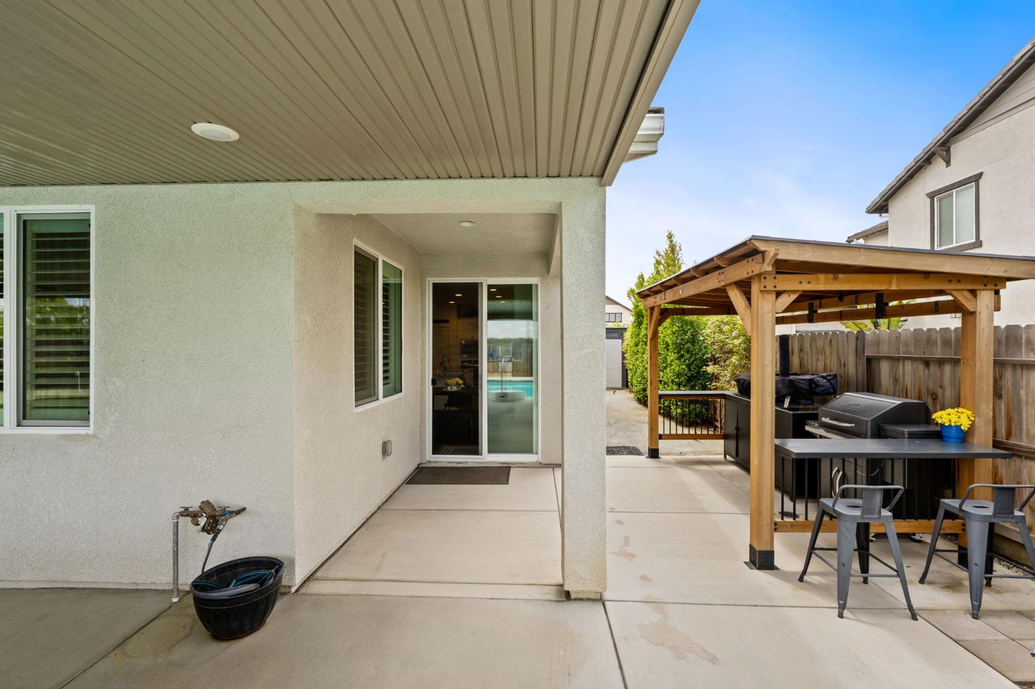727 Howard St, Kingsburg, CA 93631