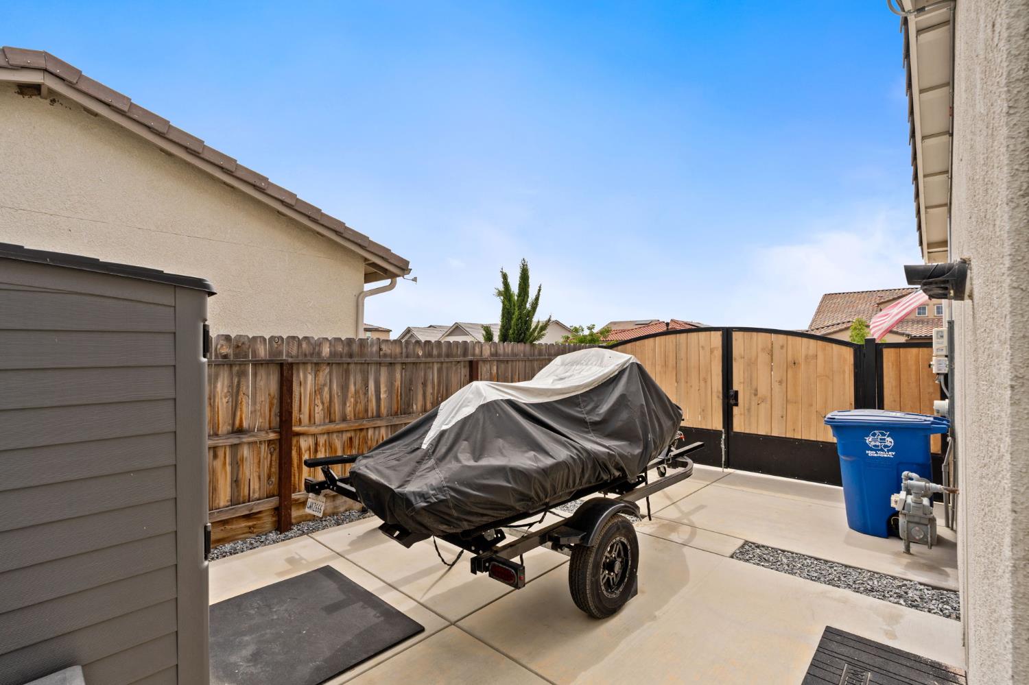 727 Howard St, Kingsburg, CA 93631