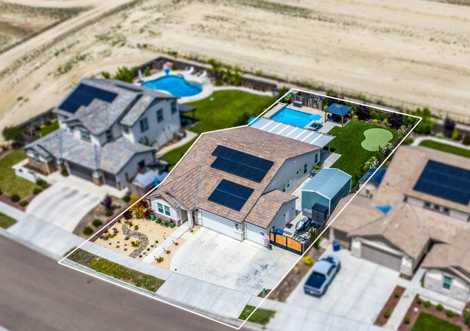 727 Howard St, Kingsburg, CA 93631