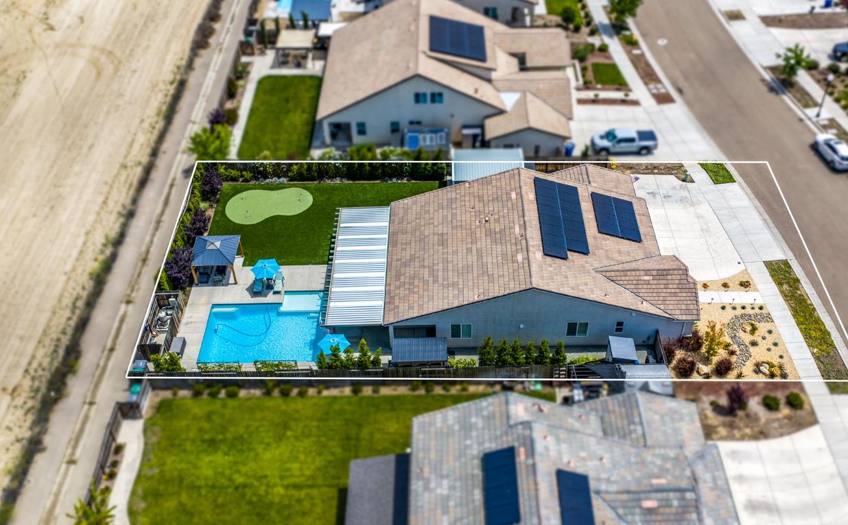 727 Howard St, Kingsburg, CA 93631