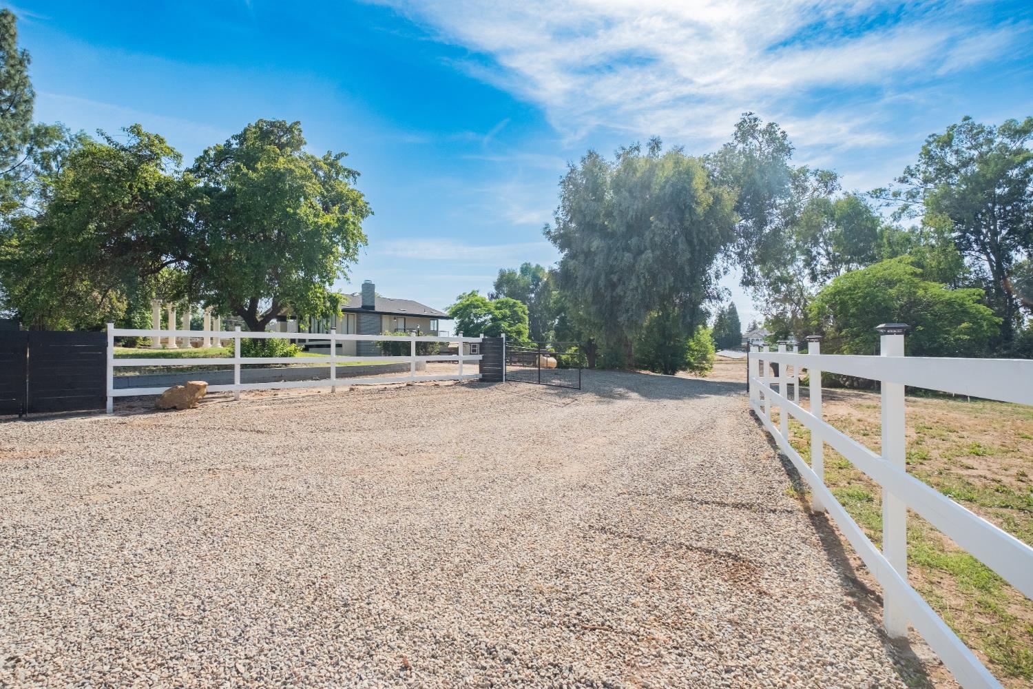 5451 Amber Ave, Clovis, CA 93619