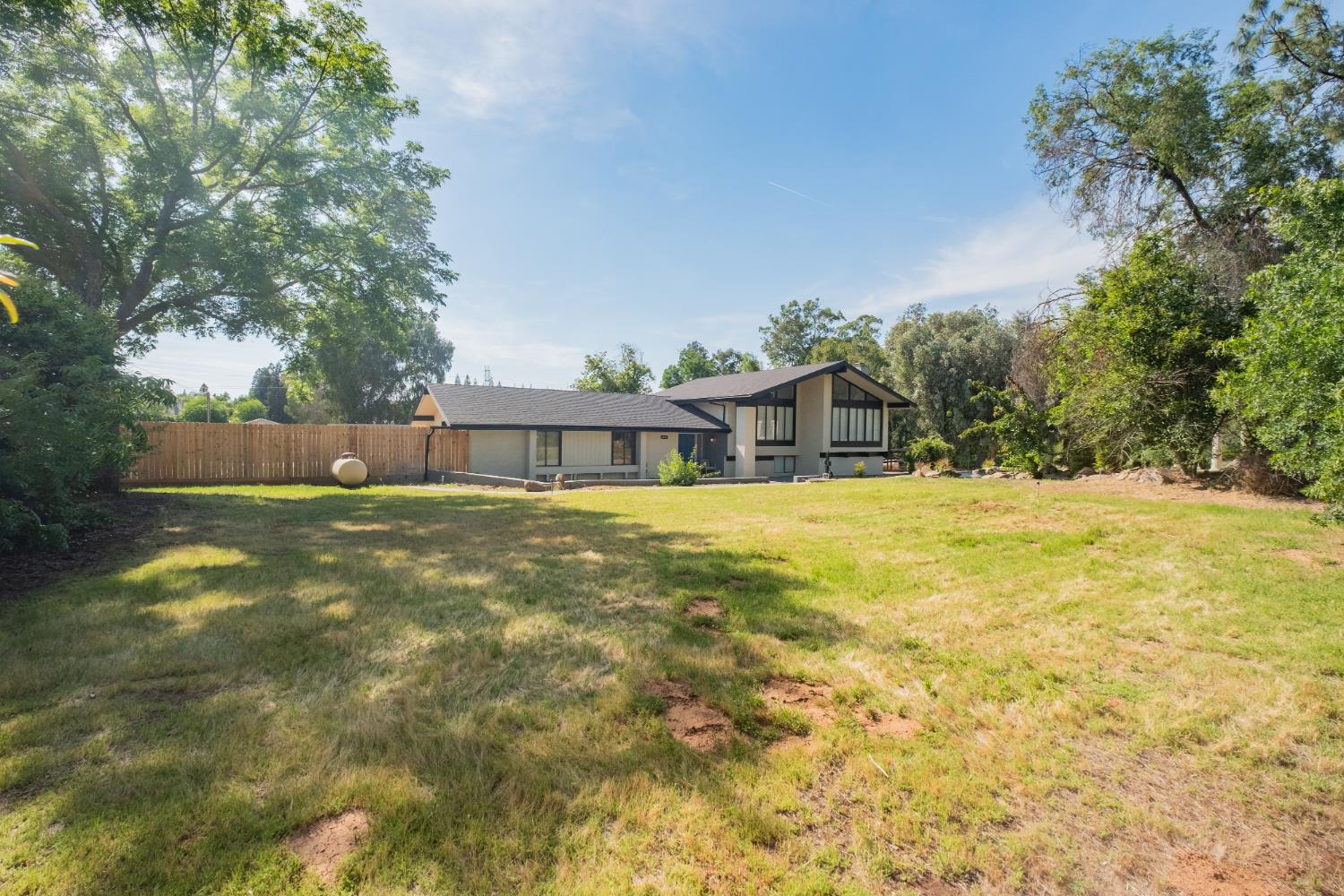 5451 Amber Ave, Clovis, CA 93619