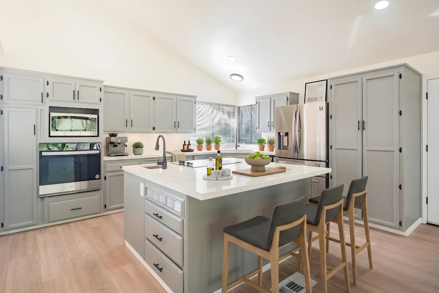 5451 Amber Ave, Clovis, CA 93619