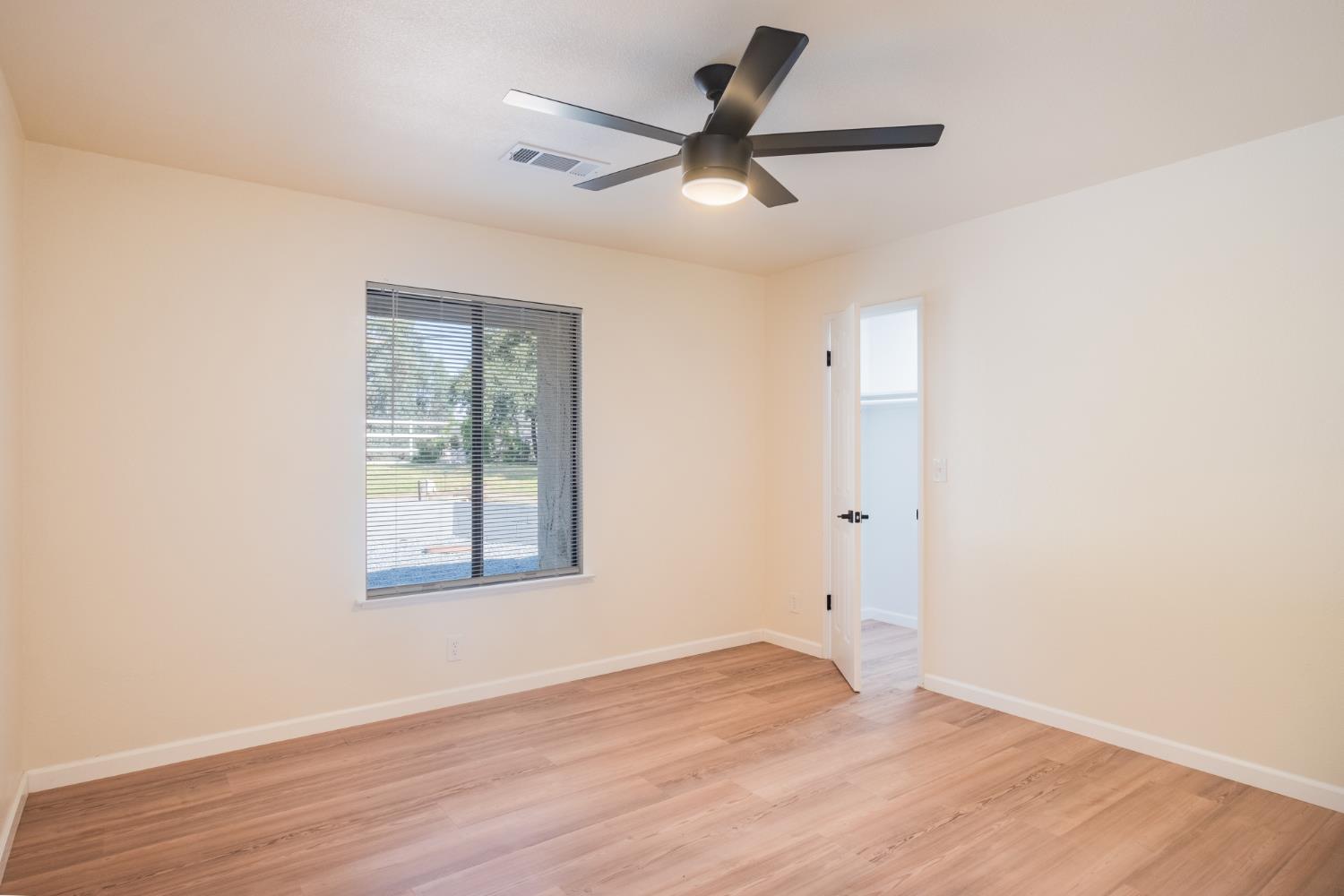 5451 Amber Ave, Clovis, CA 93619