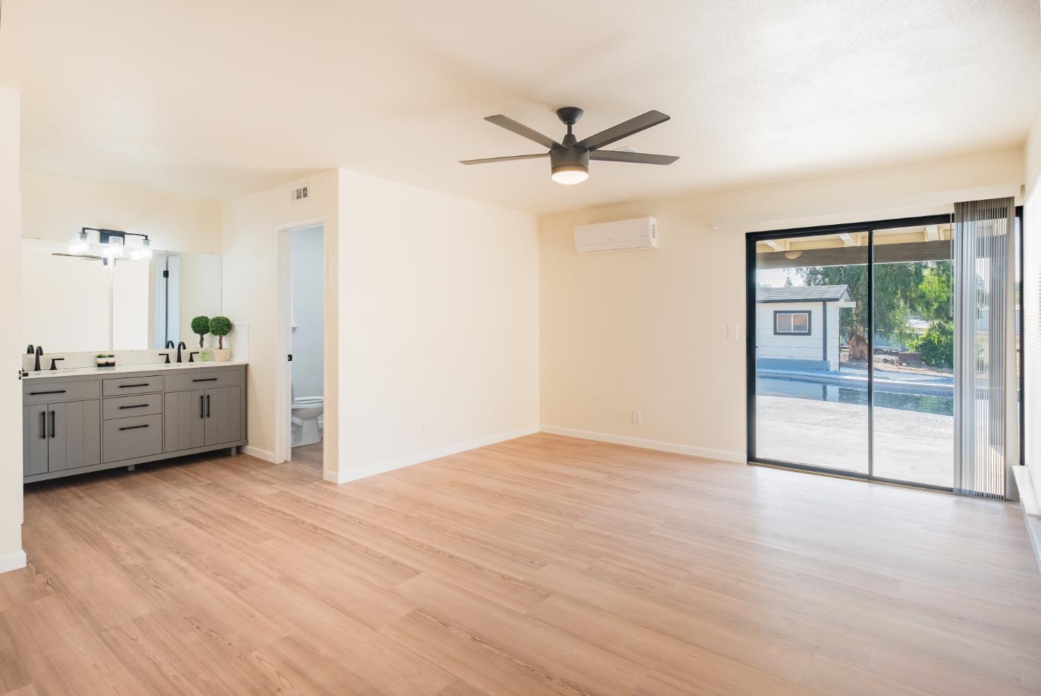 5451 Amber Ave, Clovis, CA 93619