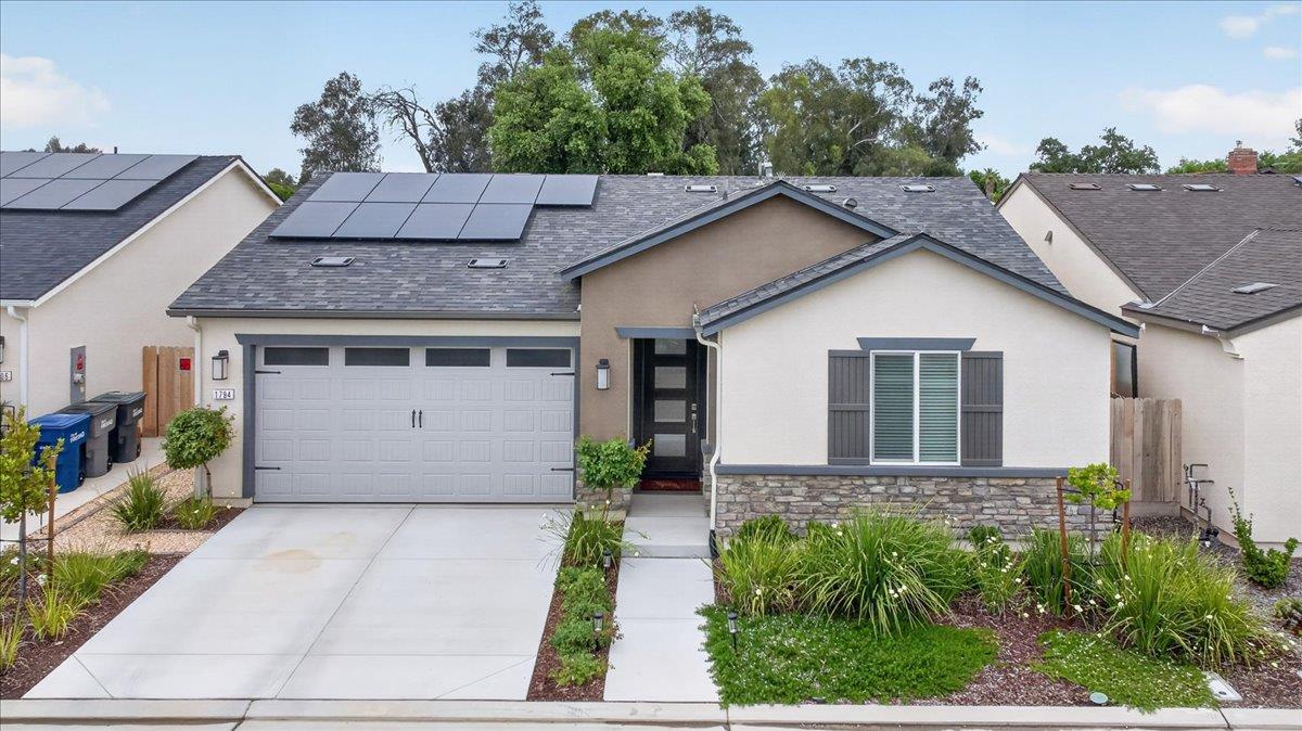 1794 N Carriage Ave, Fresno, CA 93727