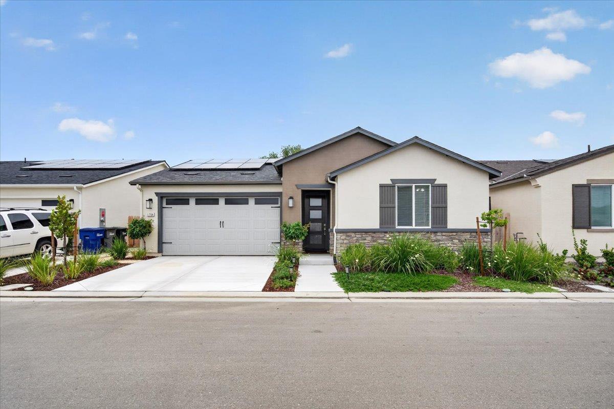 1794 N Carriage Ave, Fresno, CA 93727