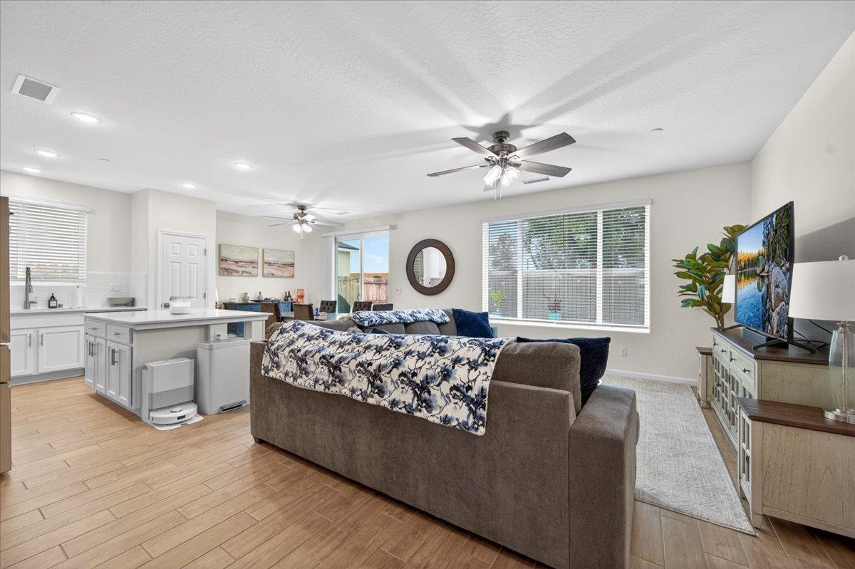 1794 N Carriage Ave, Fresno, CA 93727