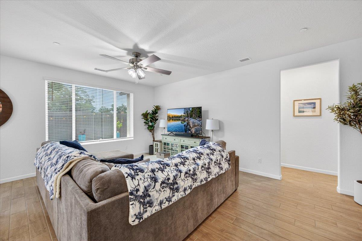 1794 N Carriage Ave, Fresno, CA 93727