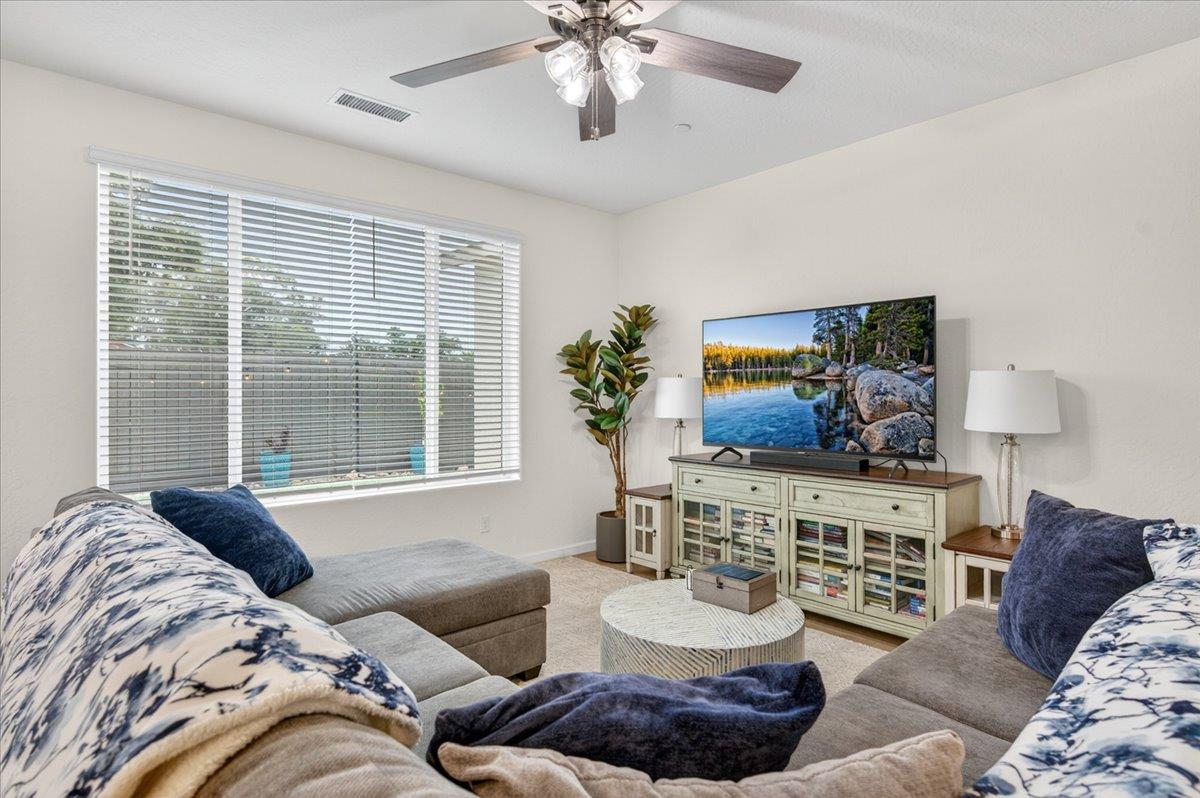 1794 N Carriage Ave, Fresno, CA 93727
