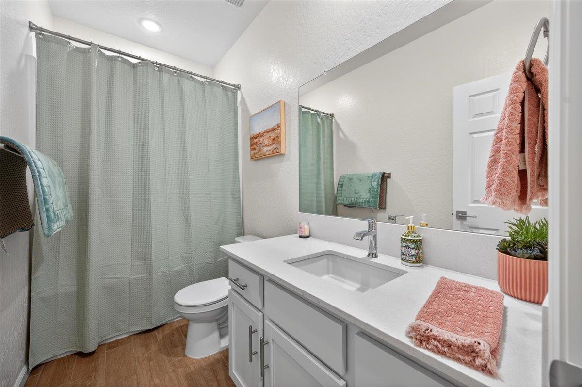1794 N Carriage Ave, Fresno, CA 93727